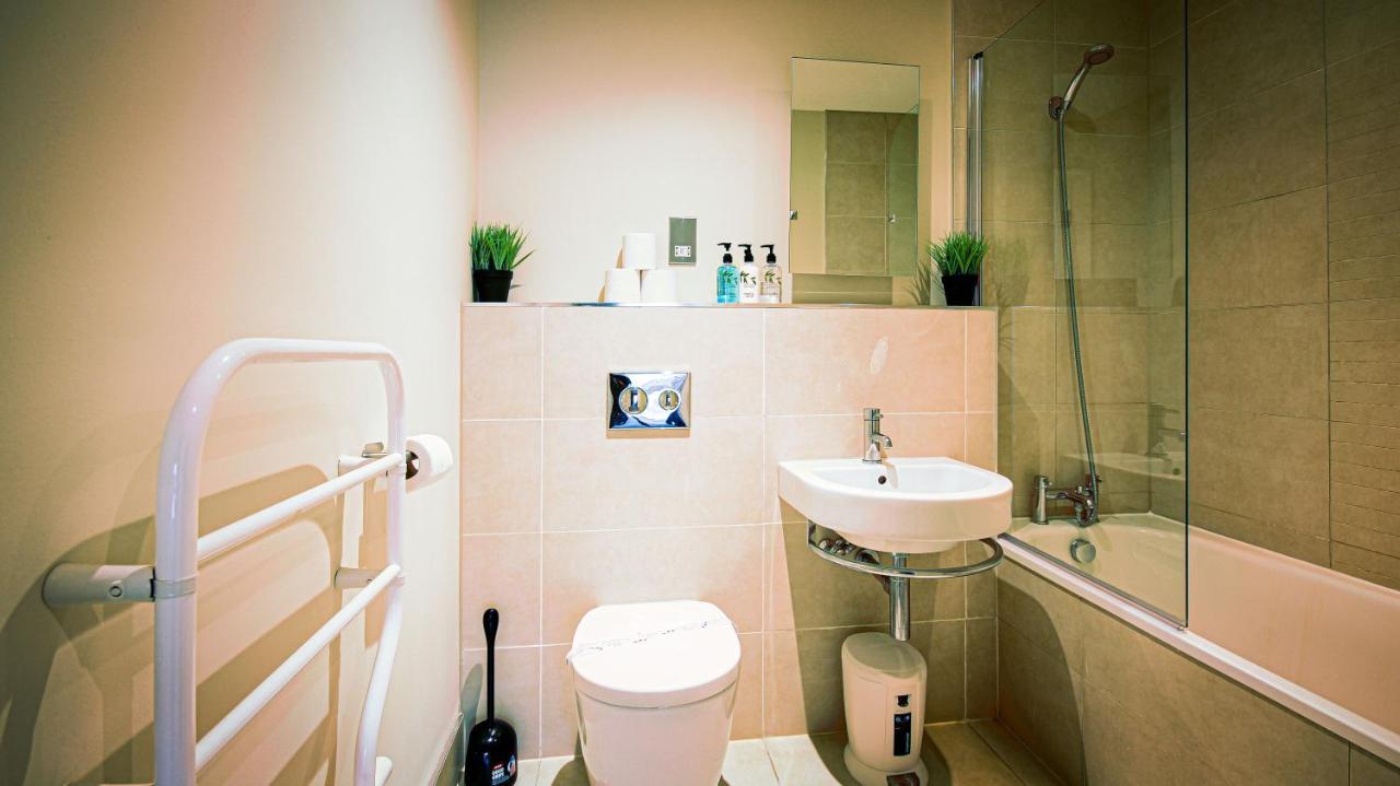 Superb City Center 1 Or 2 Bedroom Apts King Bed Southampton Eksteriør bilde