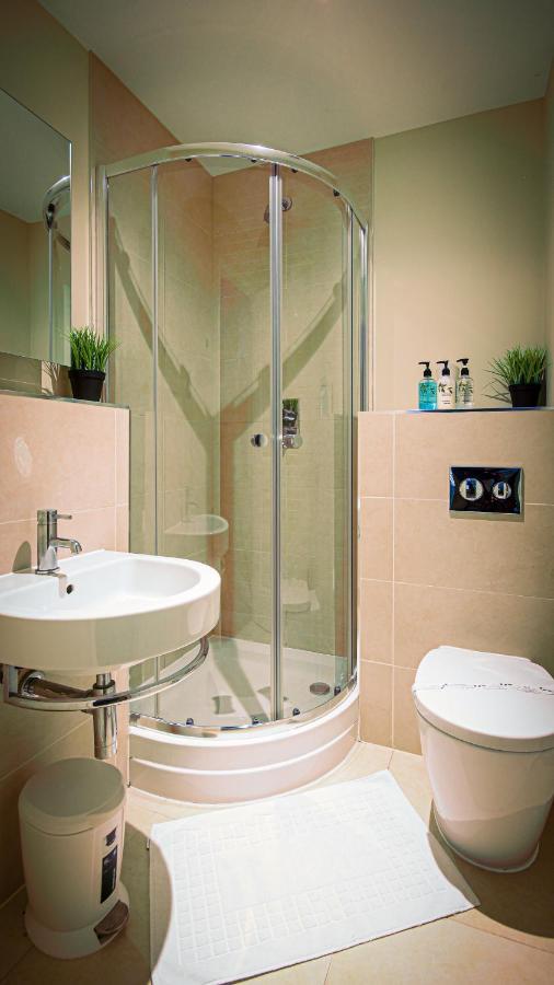 Superb City Center 1 Or 2 Bedroom Apts King Bed Southampton Eksteriør bilde